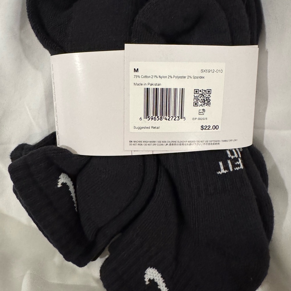 Nike Everyday Dri-FIT Black Ankle Socks - Picture 2 of 3